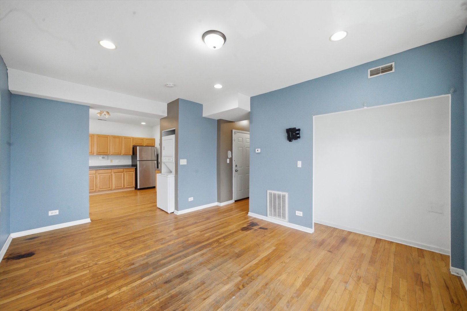 850 E 82nd Street Unit: 3
