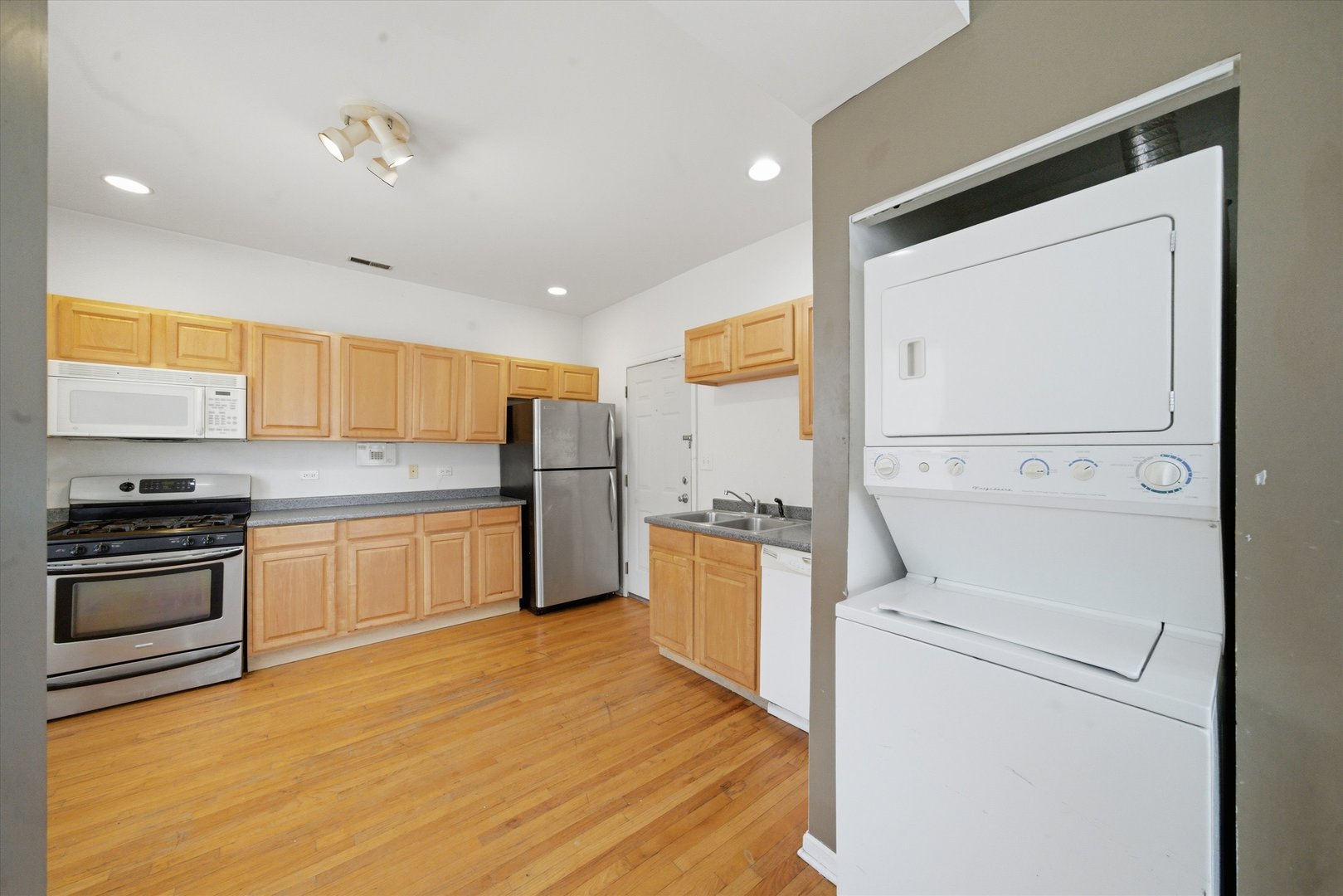 850 E 82nd Street Unit: 3