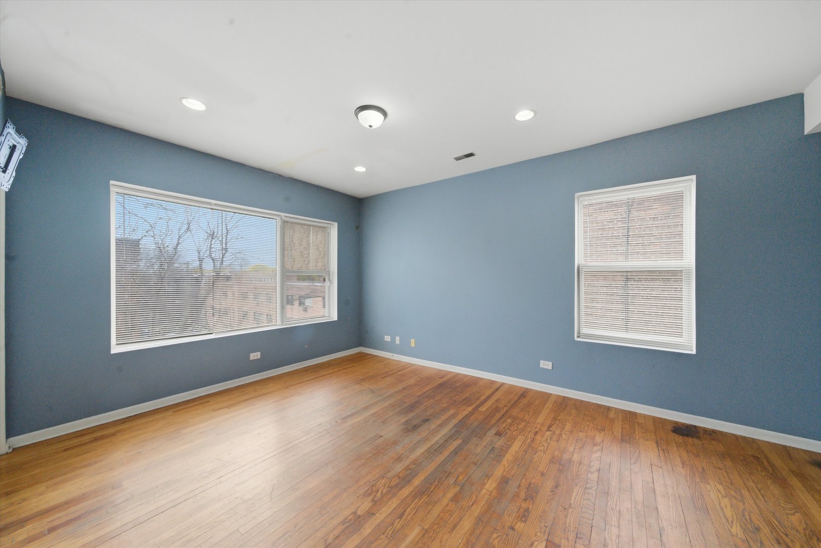 850 E 82nd Street Unit: 3