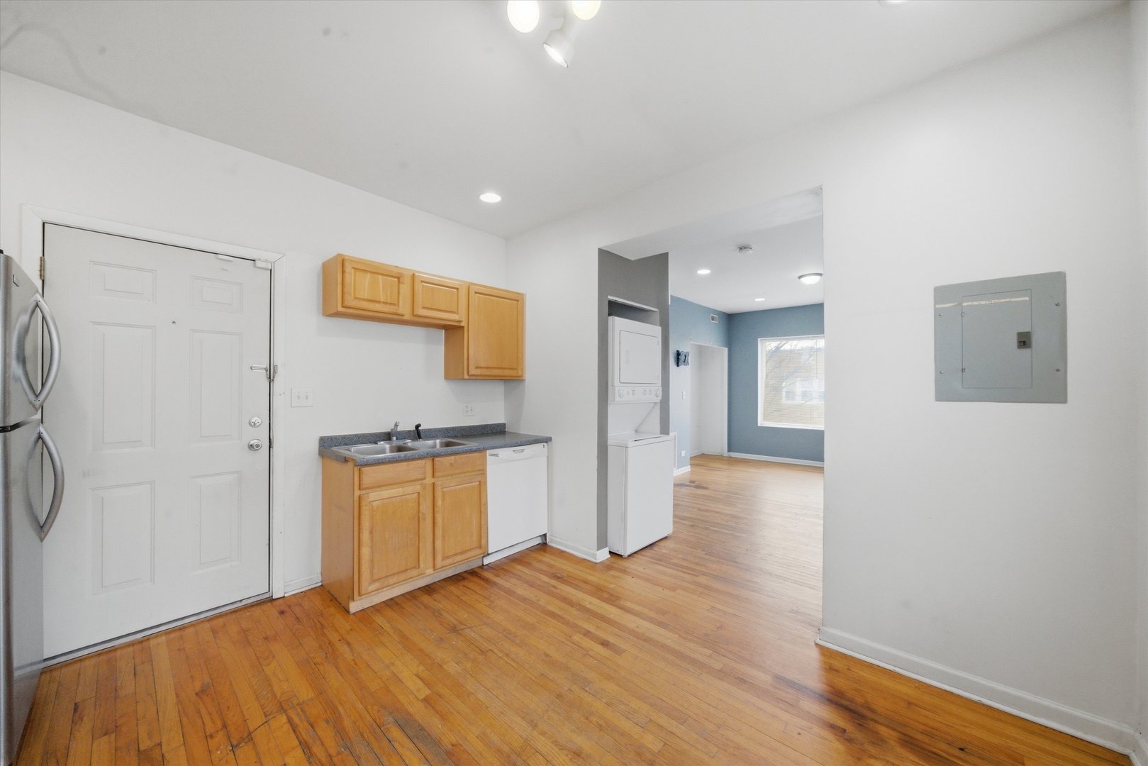 850 E 82nd Street Unit: 3