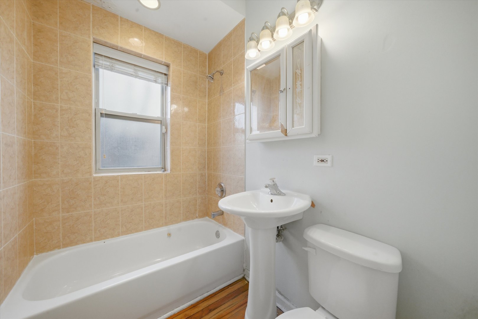 850 E 82nd Street Unit: 3