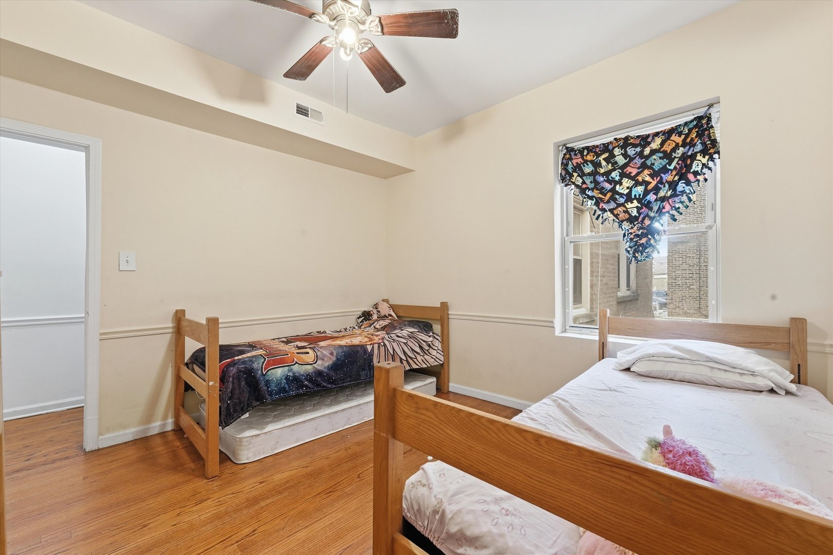 2509 E 76th Street Unit: 1