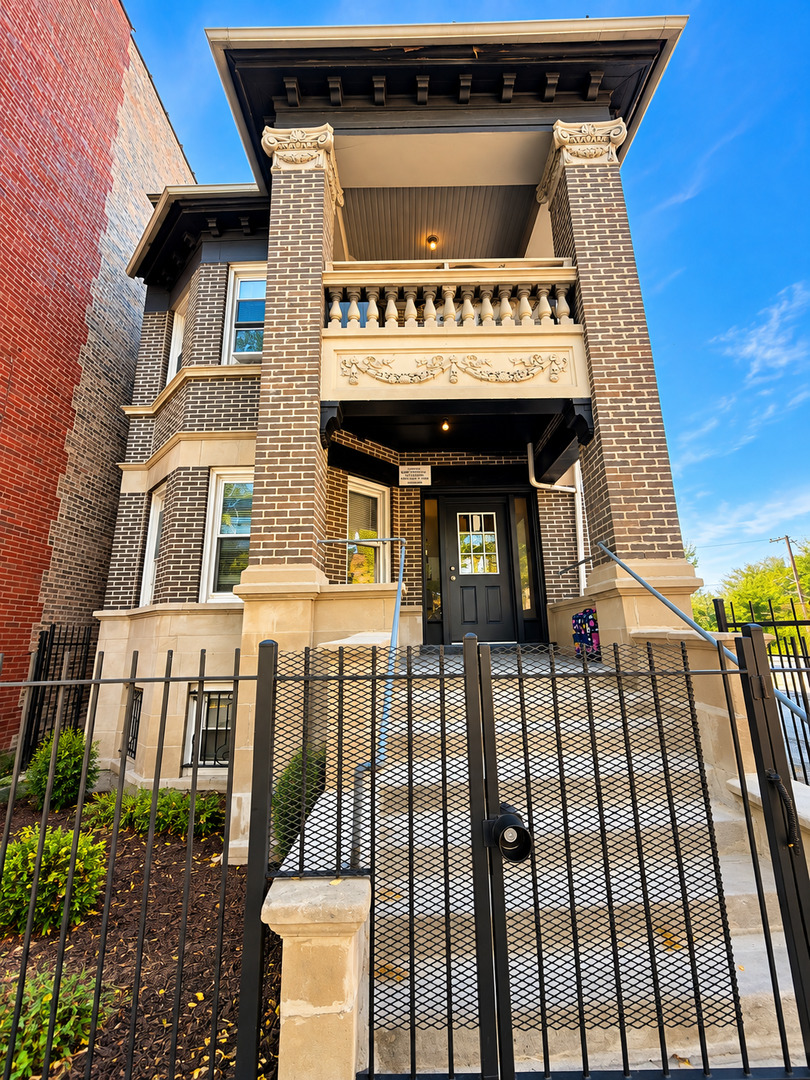 5628 S MICHIGAN Avenue