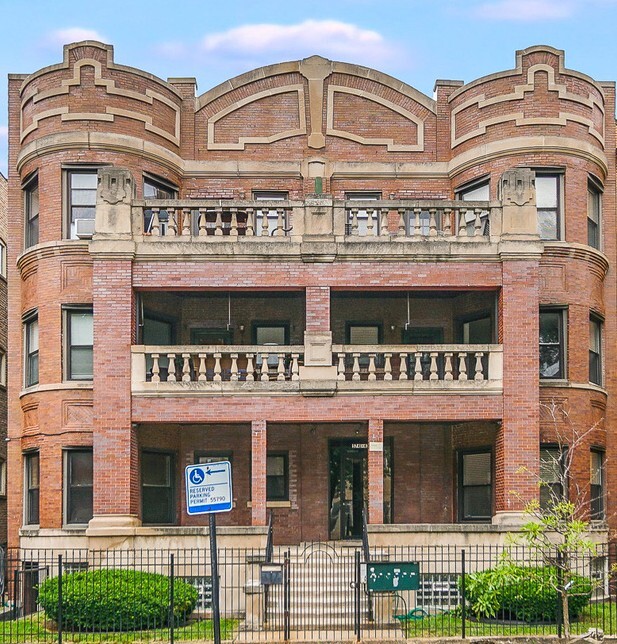 5743 S Michigan Avenue Unit: 2S
