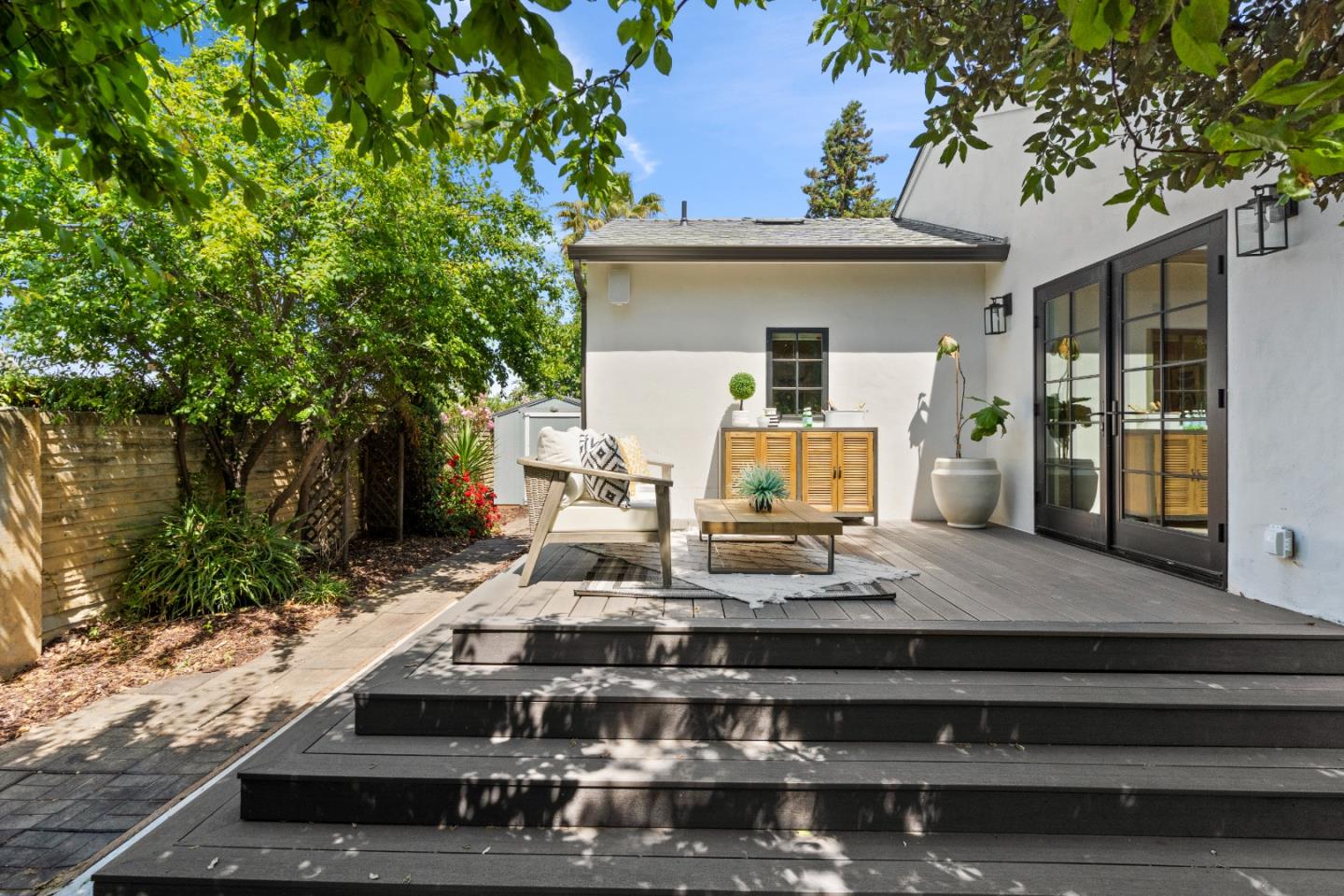 971 Thornton Way