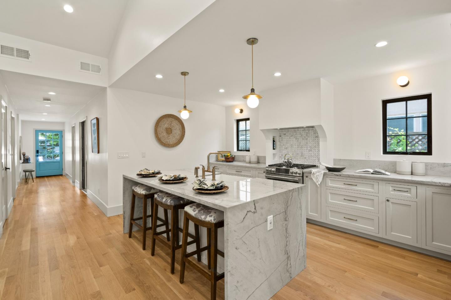 971 Thornton Way