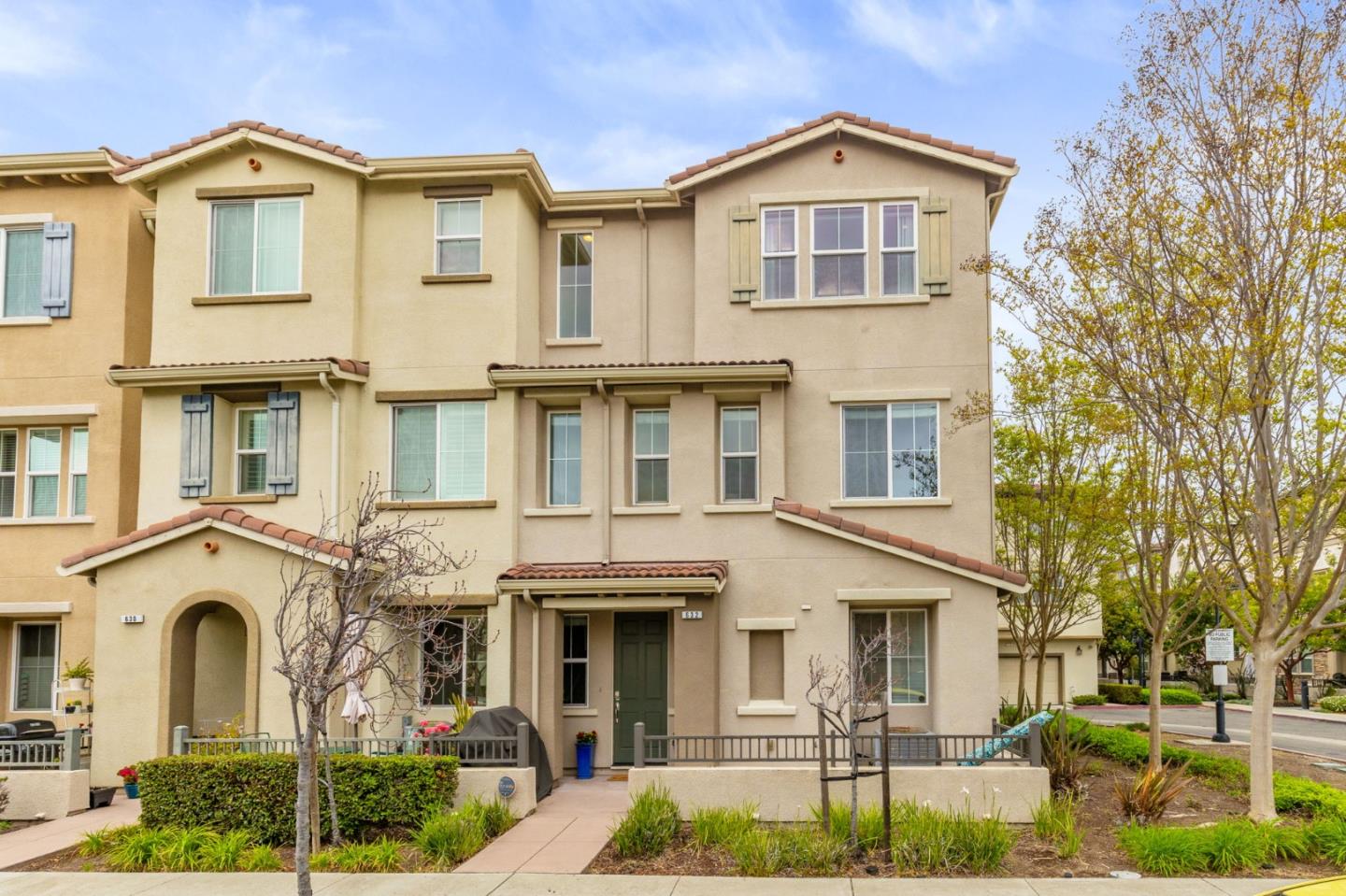632 Moss WAY
