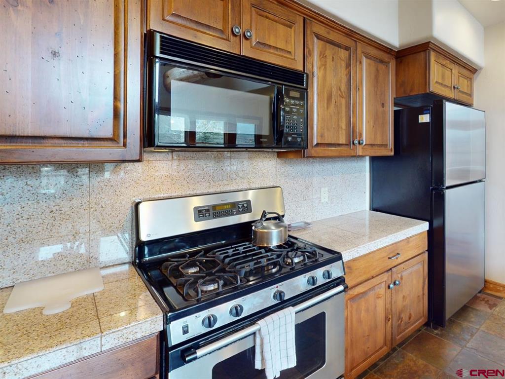 24 Hunter Hill Road Unit: 10