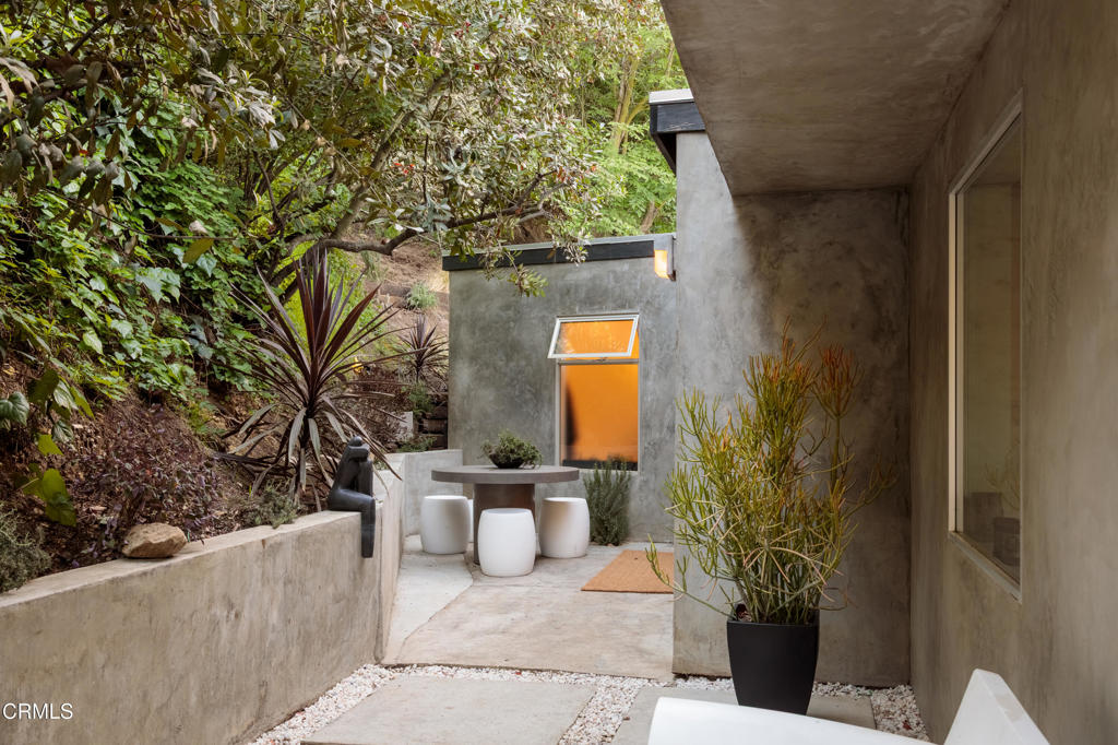 4520 San Andreas Avenue