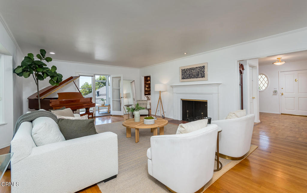 5210 La Canada Boulevard