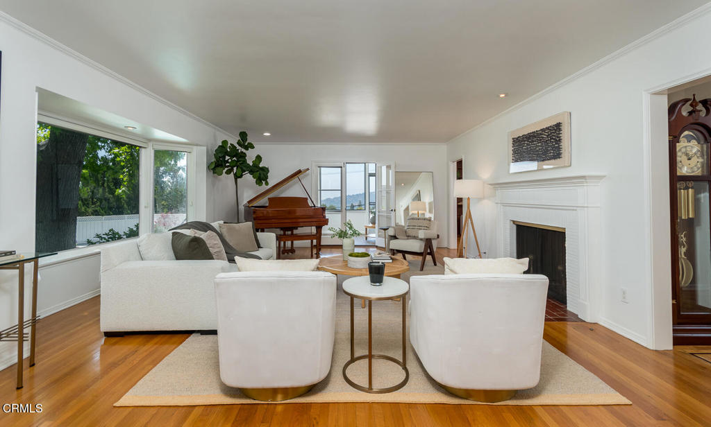 5210 La Canada Boulevard