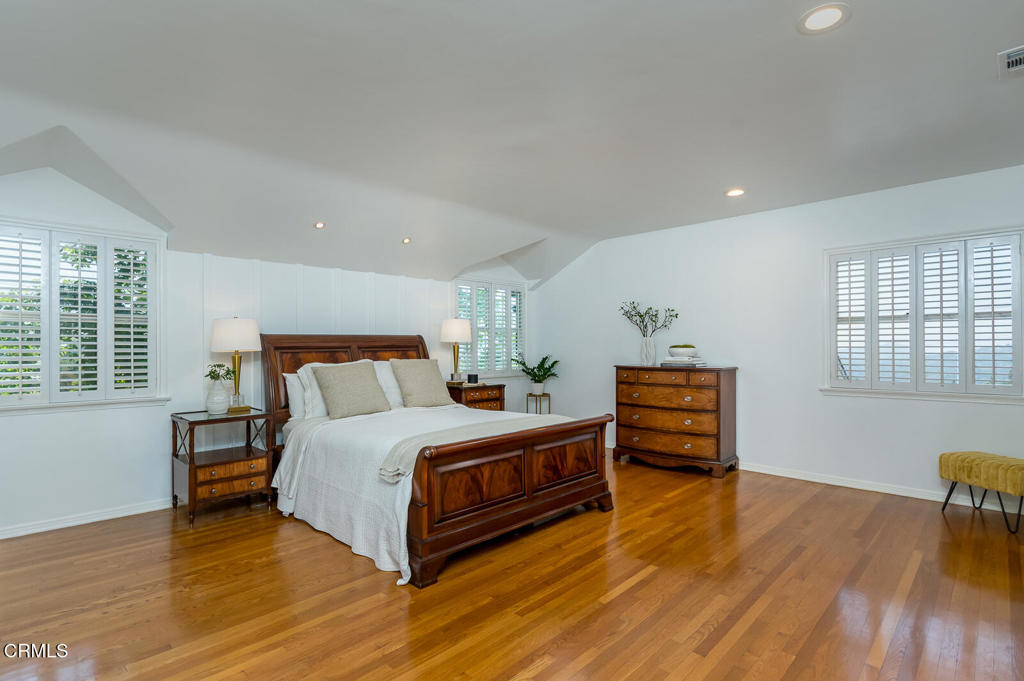 5210 La Canada Boulevard