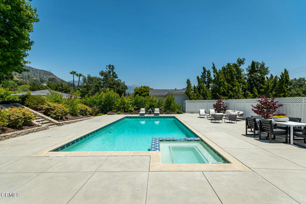 5210 La Canada Boulevard