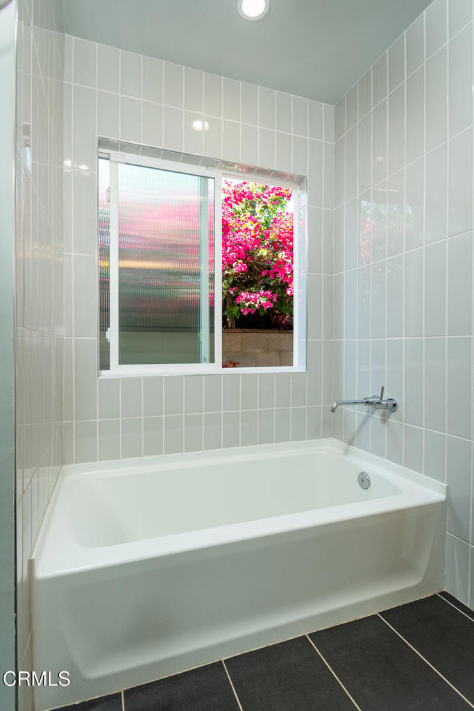 17402 Cohasset Street