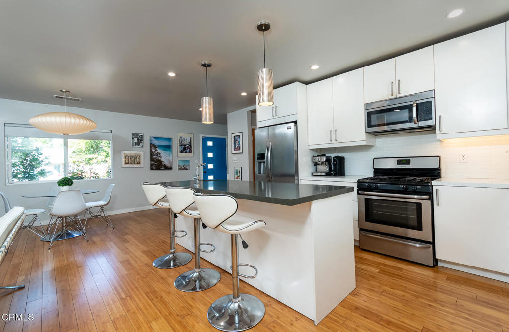 17402 Cohasset Street