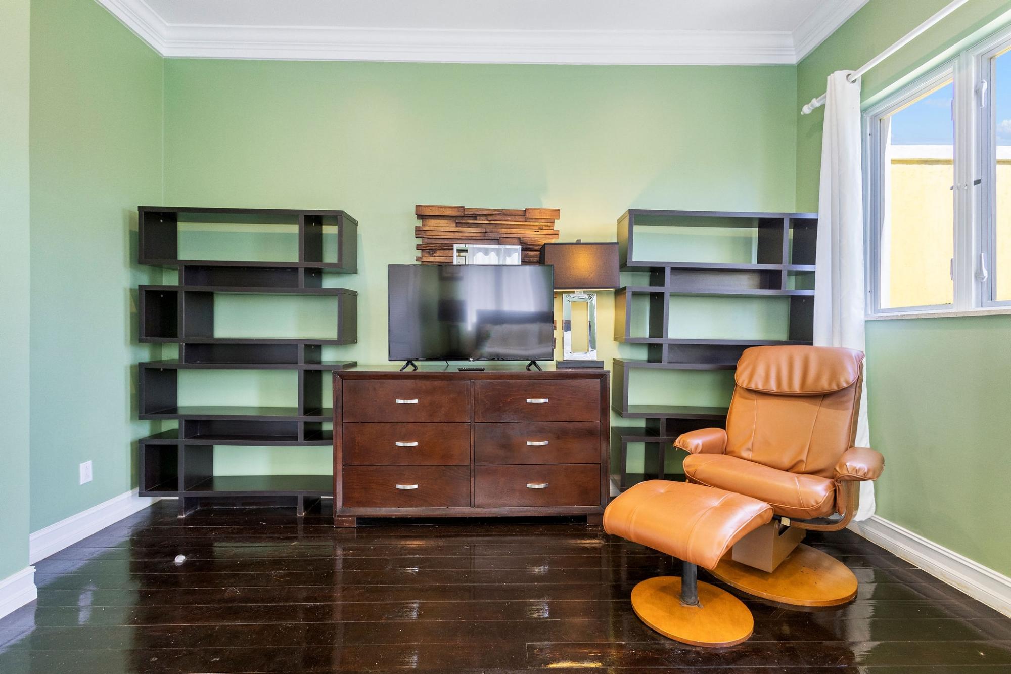 4 DUNMORE CT SOUTH OCEAN