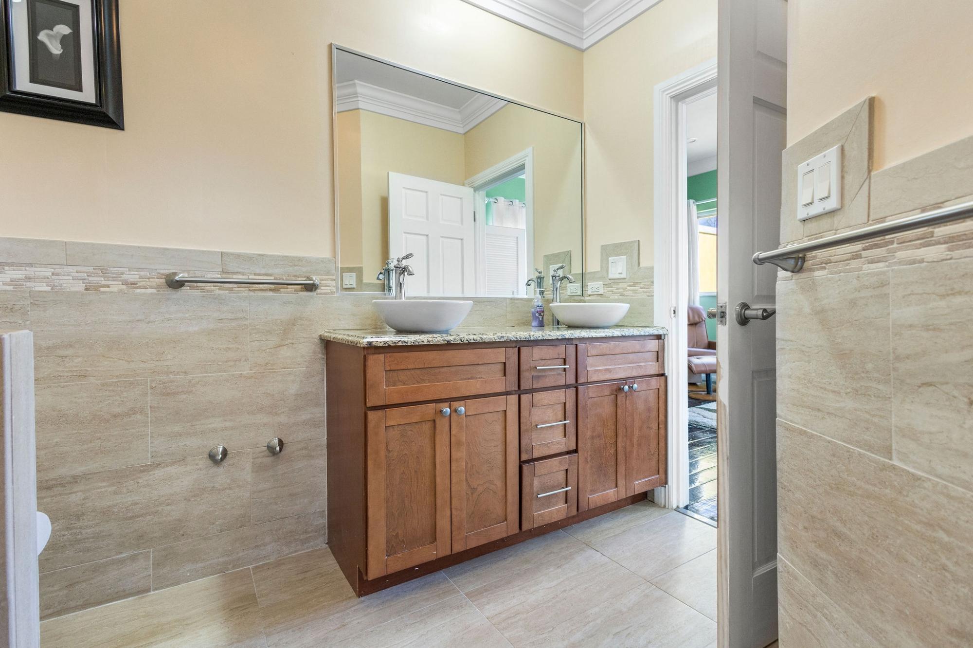 4 DUNMORE CT SOUTH OCEAN