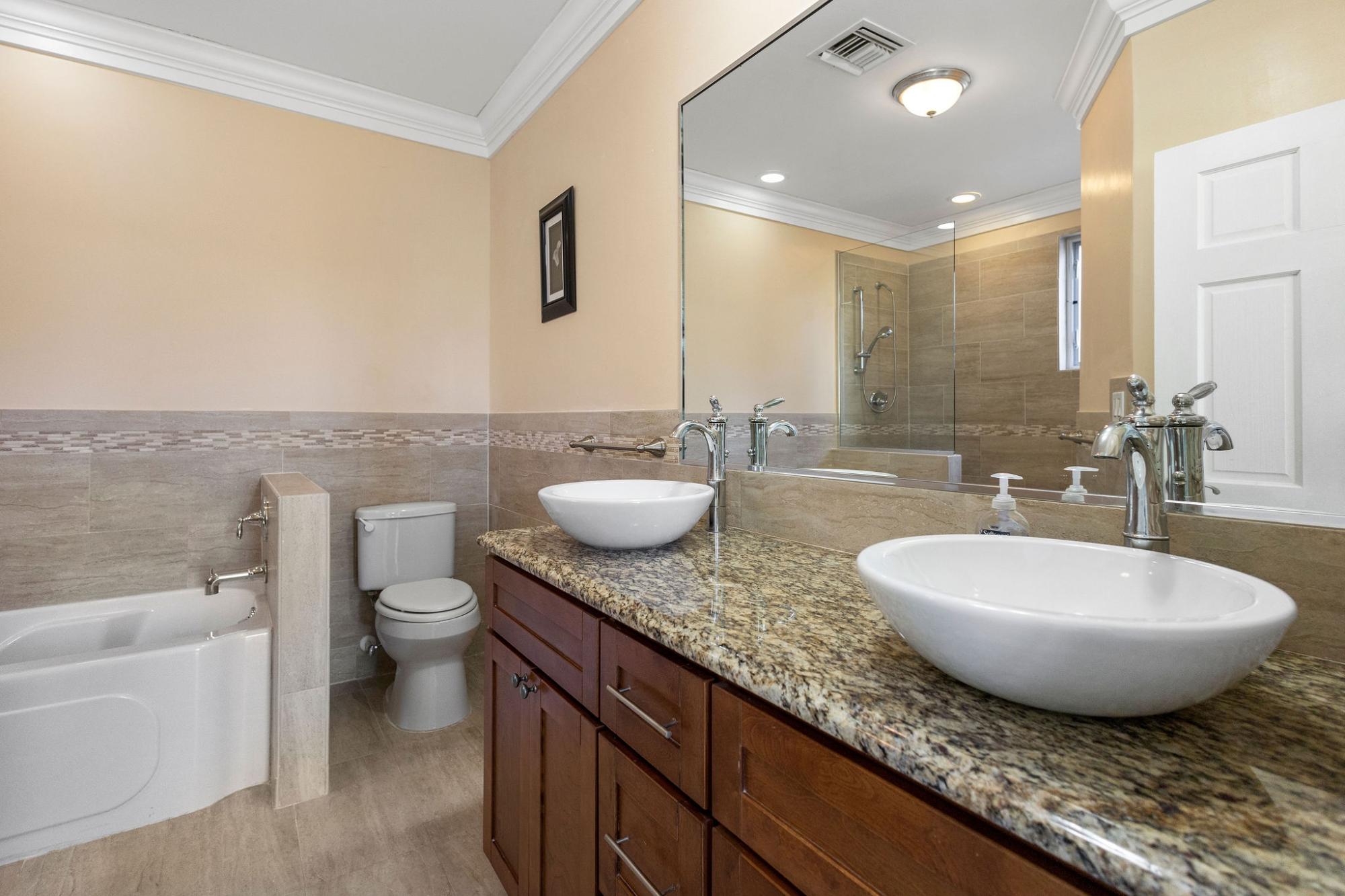 4 DUNMORE CT SOUTH OCEAN