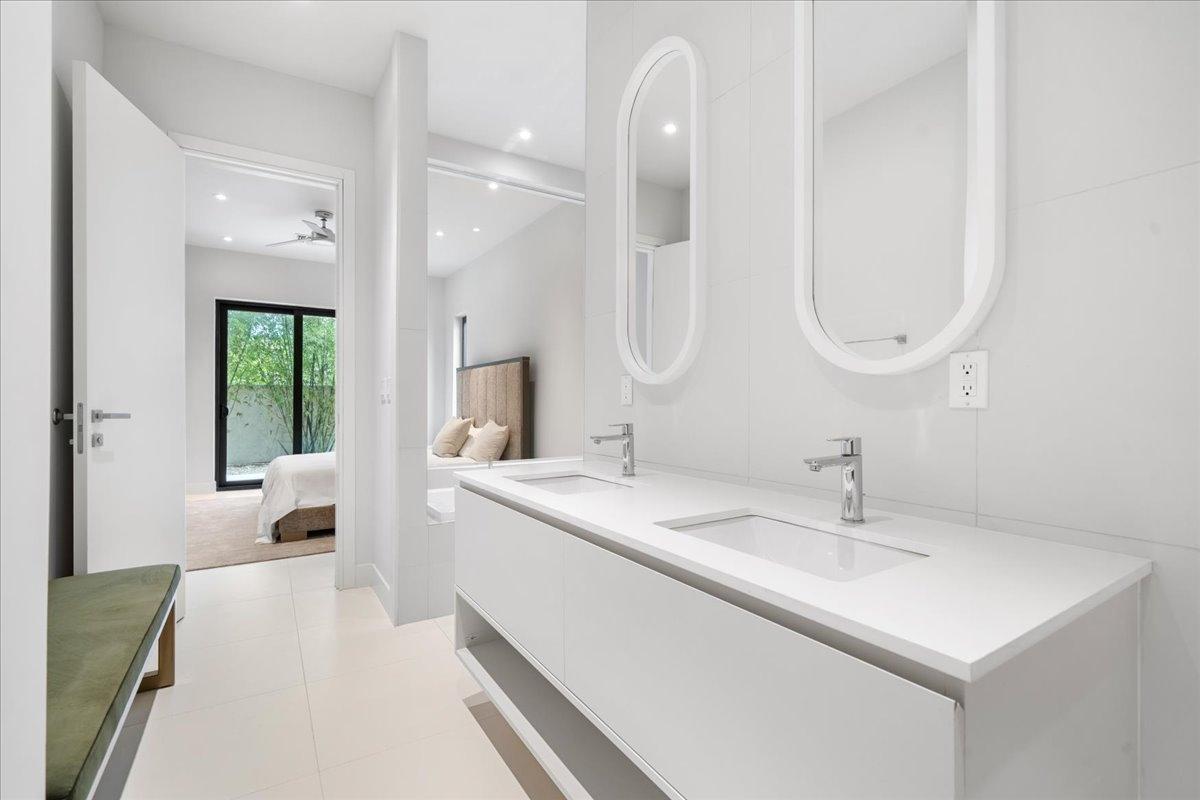 West End LOVE BEACH Unit: D5