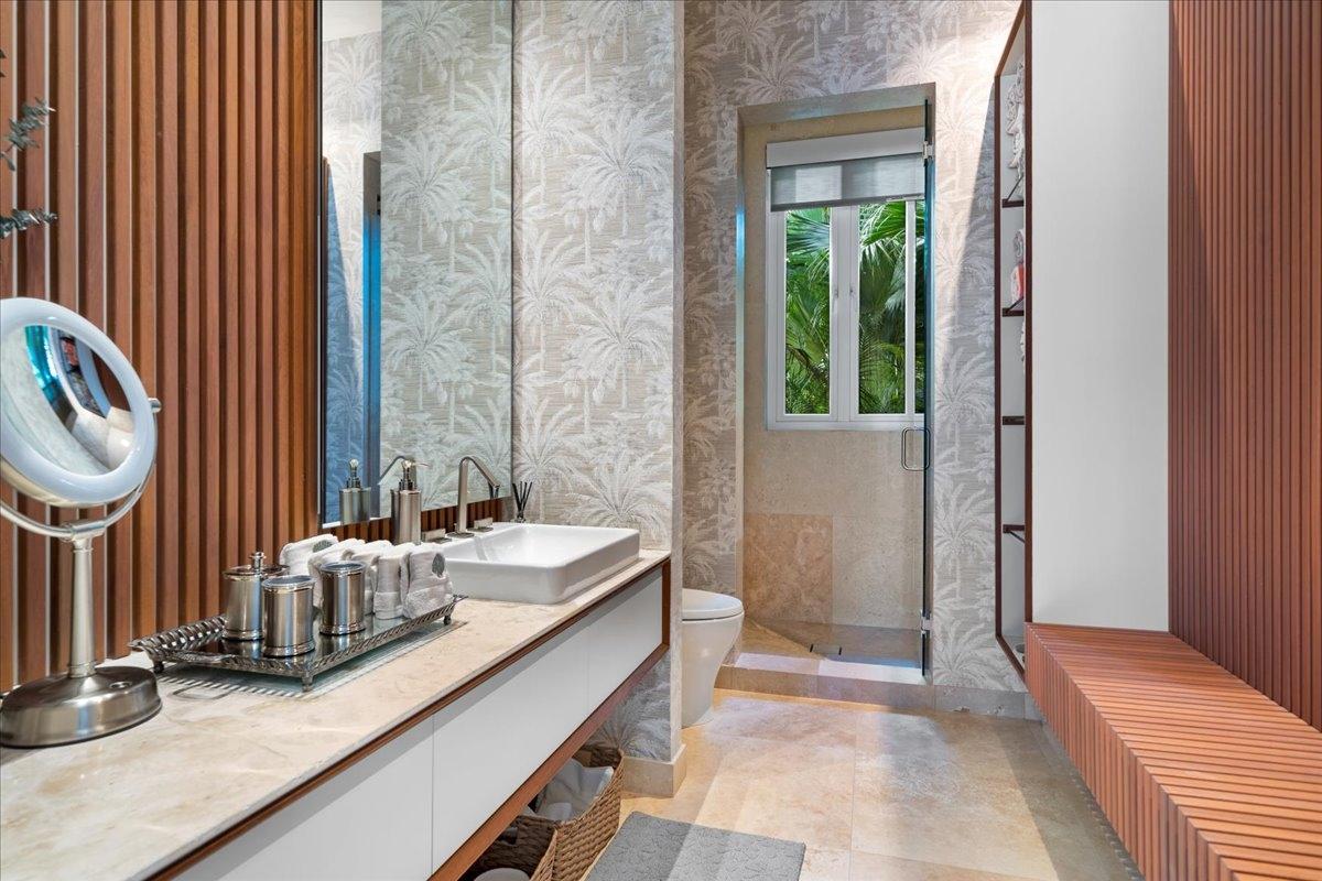 Montague OLD FORT BAY Unit: 18