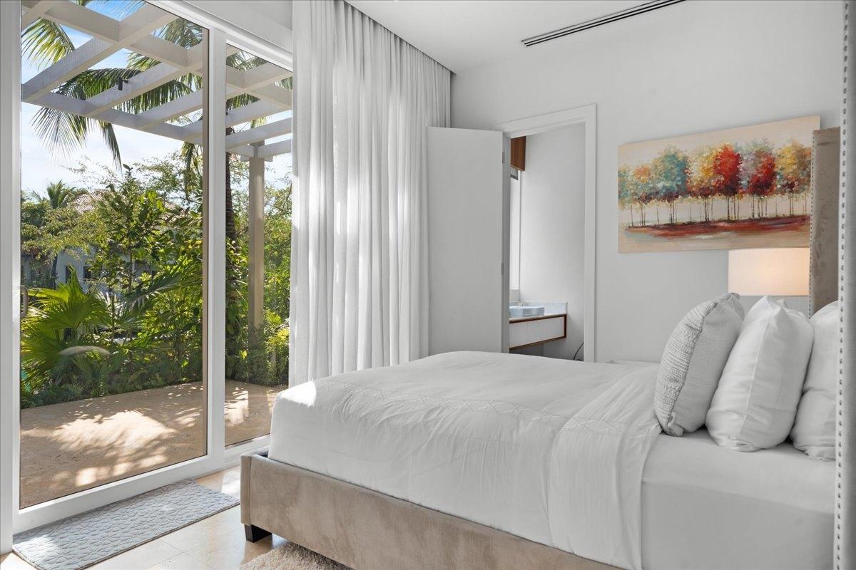 Montague OLD FORT BAY Unit: 18