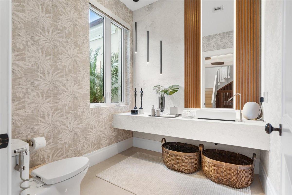 Montague OLD FORT BAY Unit: 18