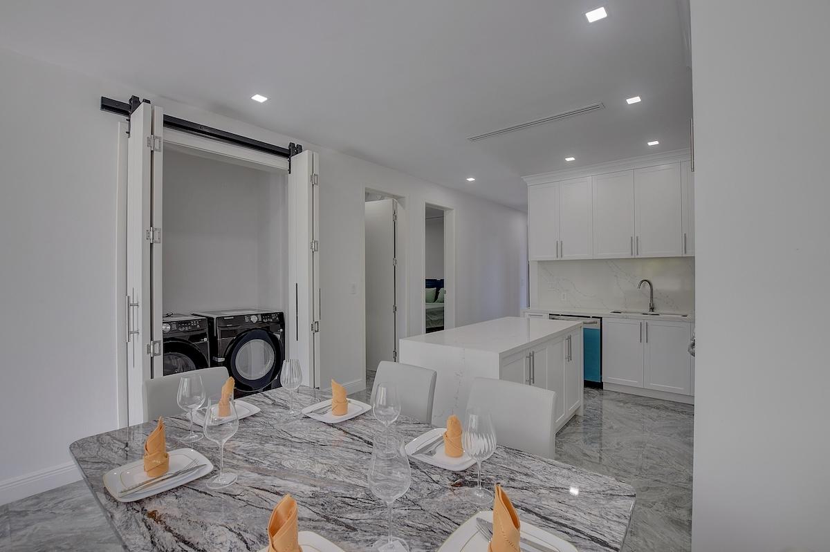 #6 NICHOLAS CAY, VENICE BAY Unit: 105