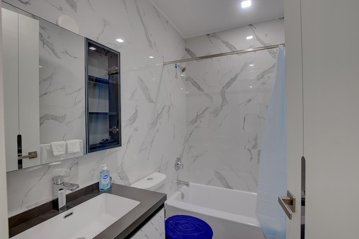 #6 NICHOLAS CAY, VENICE BAY Unit: 105