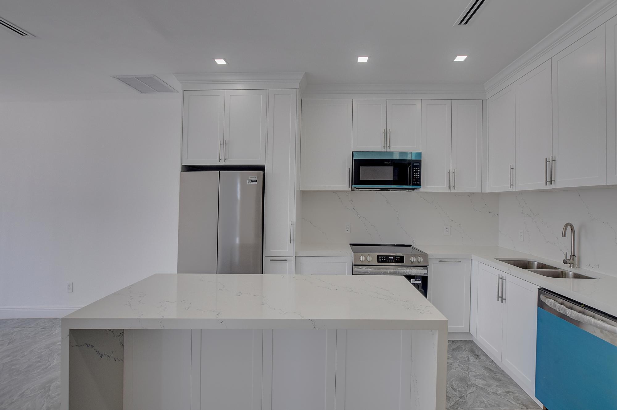 #6 NICHOLAS CAY, VENICE BAY Unit: 104