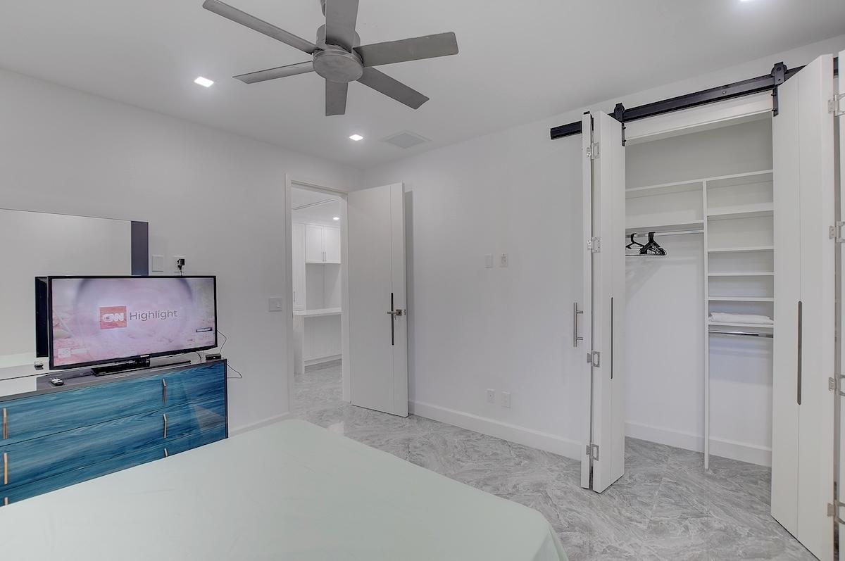 #6 NICHOLAS CAY, VENICE BAY Unit: 104