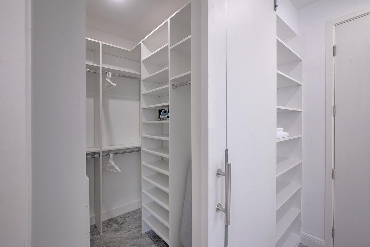 #6 NICHOLAS CAY, VENICE BAY Unit: 104