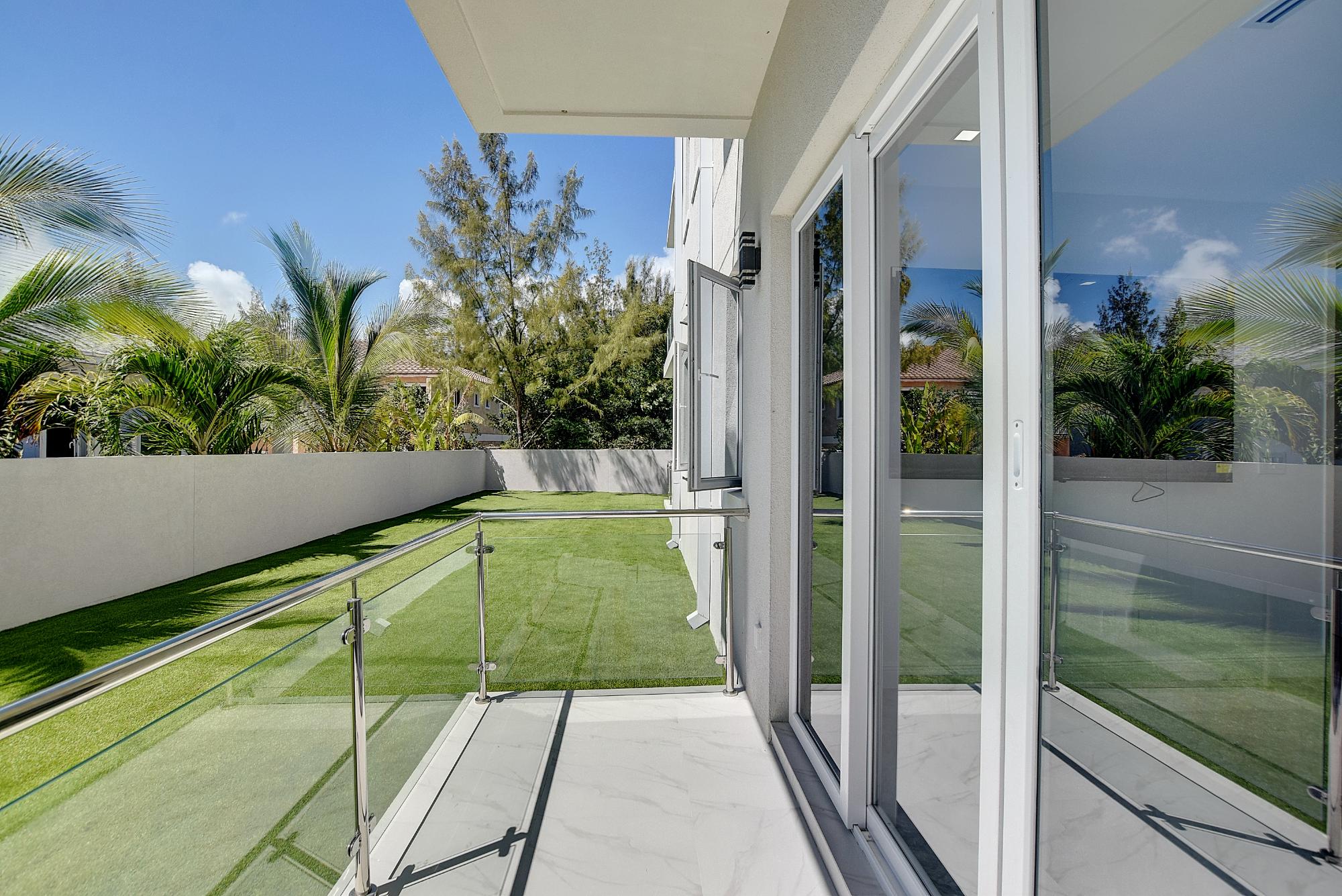 #6 NICHOLAS CAY, VENICE BAY Unit: 104