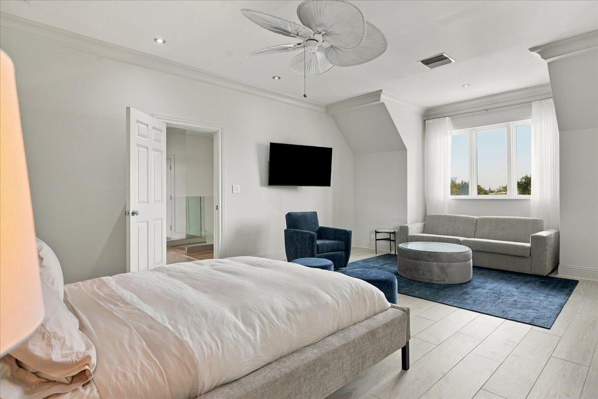Yolanda PARADISE ISLAND Unit: 5