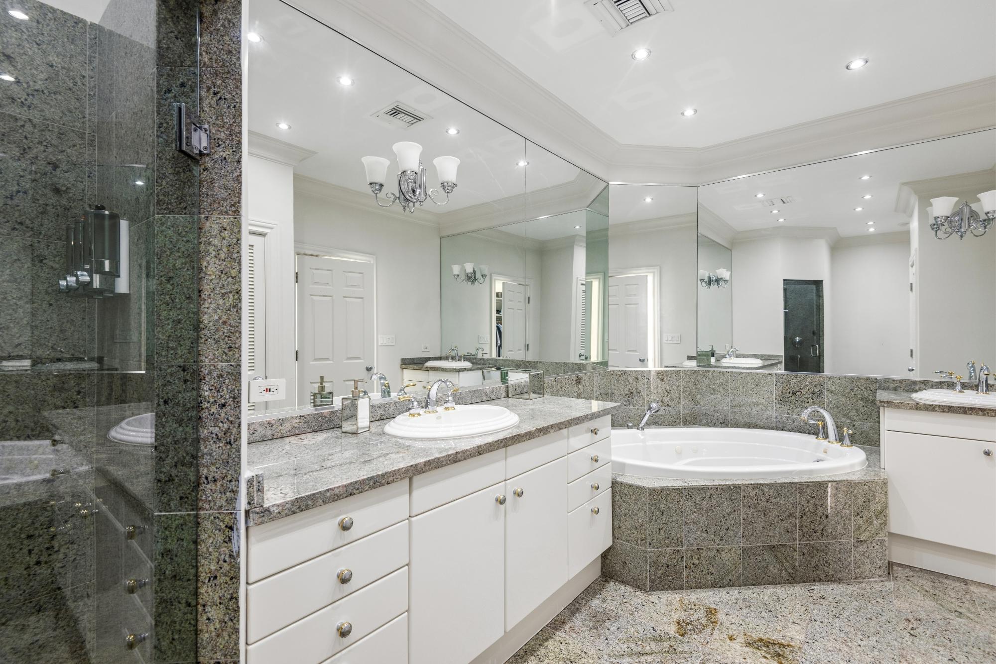 Yolanda PARADISE ISLAND Unit: 5