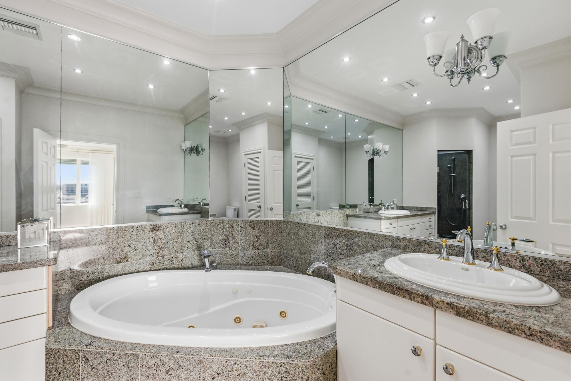 Yolanda PARADISE ISLAND Unit: 5