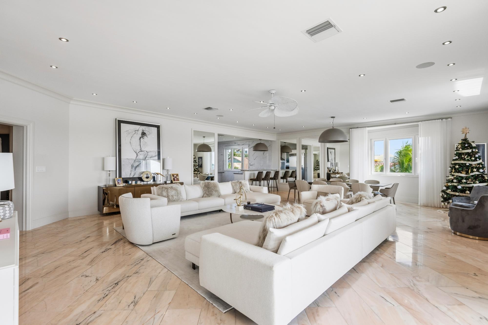 Yolanda PARADISE ISLAND Unit: 5