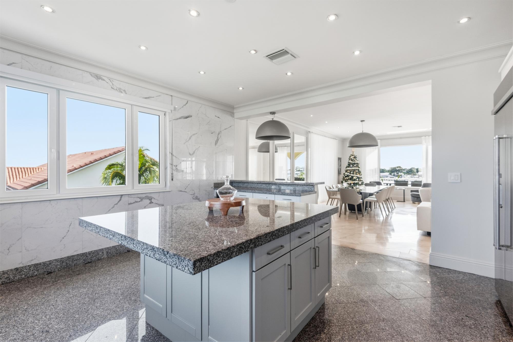 Yolanda PARADISE ISLAND Unit: 5