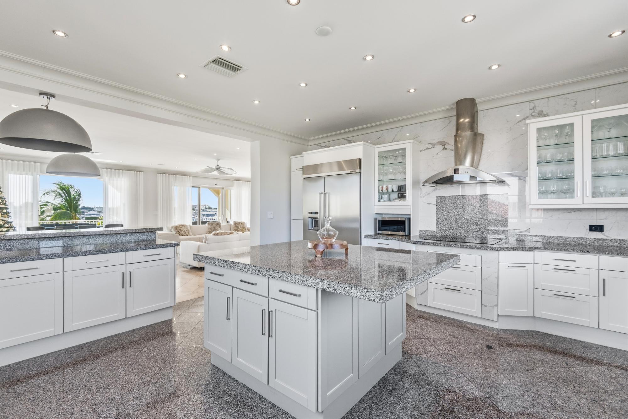 Yolanda PARADISE ISLAND Unit: 5