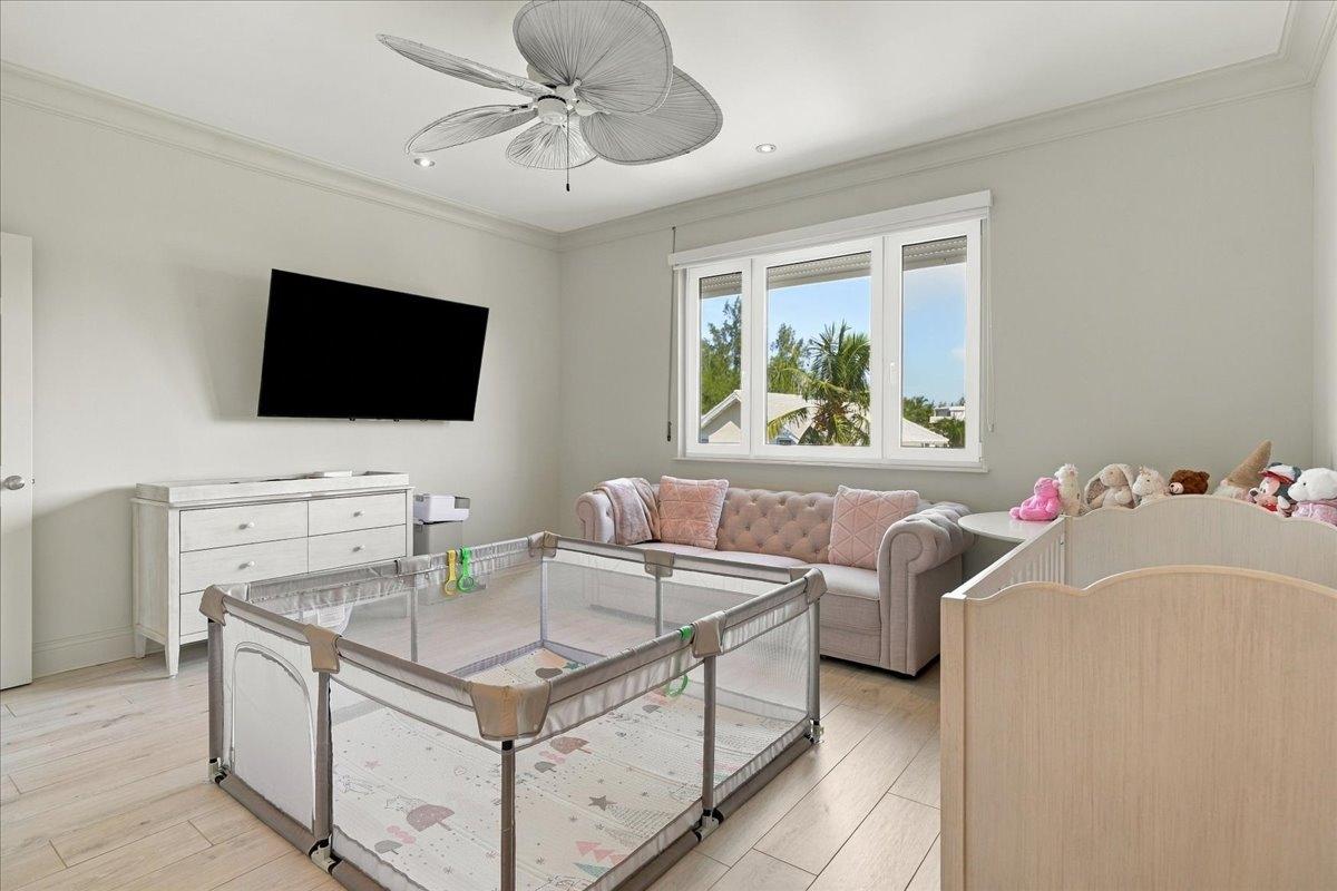 Yolanda PARADISE ISLAND Unit: 5