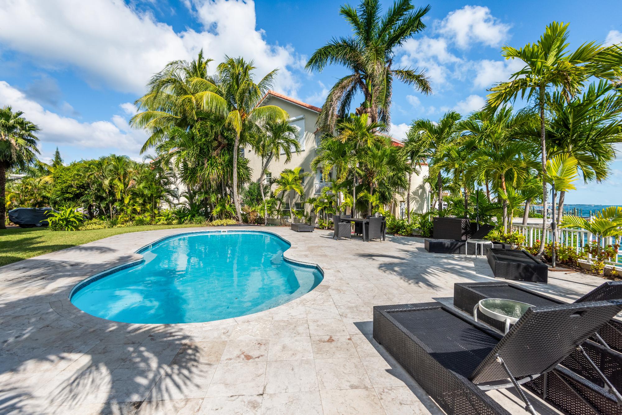 Yolanda PARADISE ISLAND Unit: 5