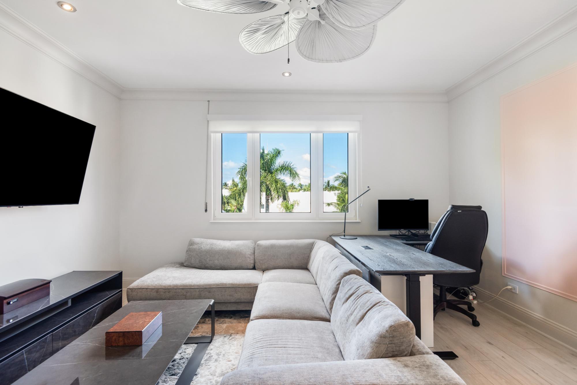 Yolanda PARADISE ISLAND Unit: 5