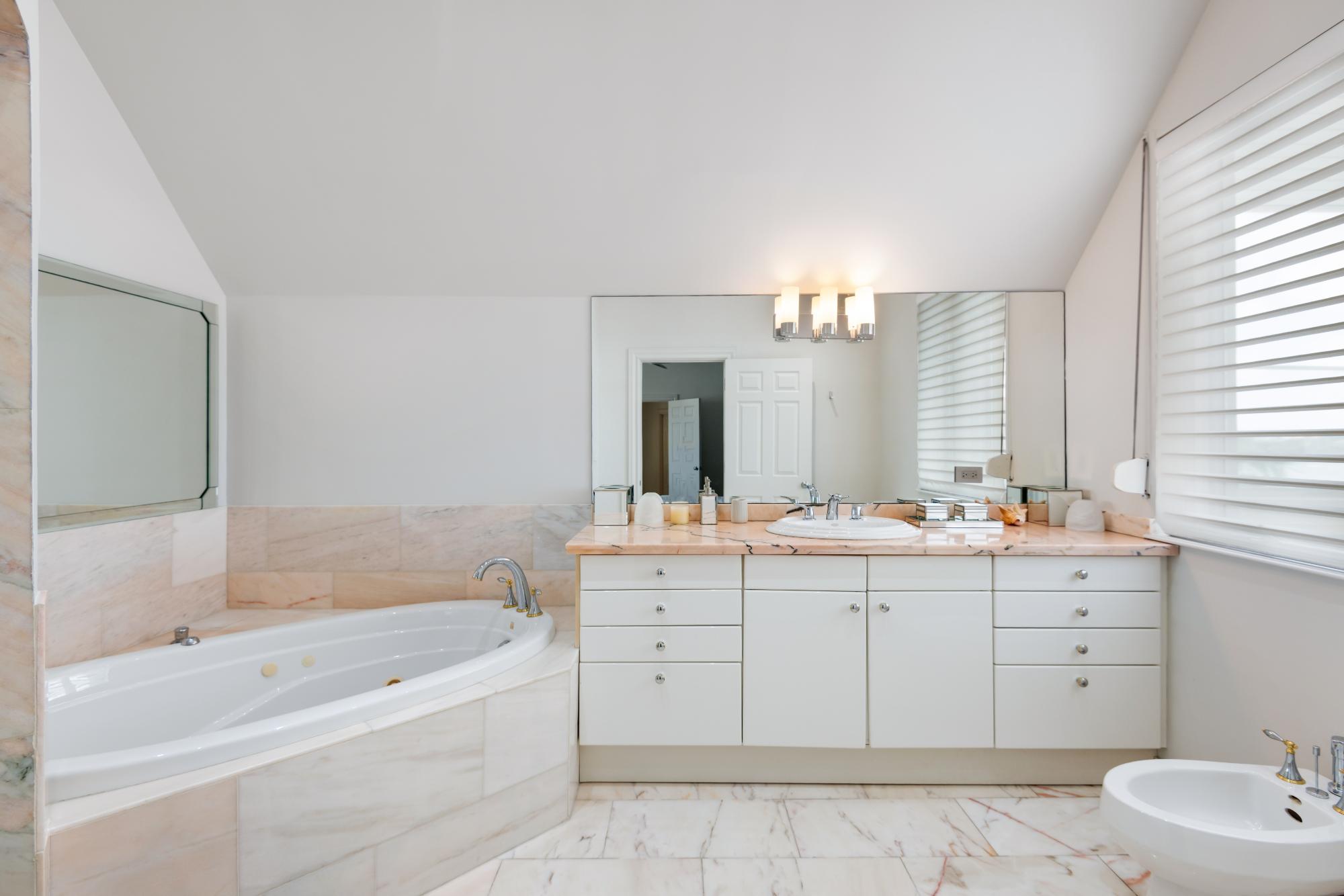 Yolanda PARADISE ISLAND Unit: 5