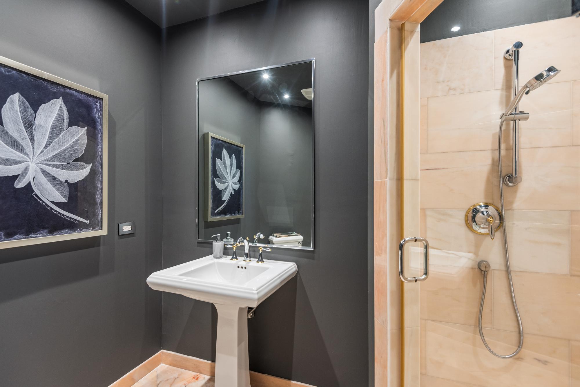 Yolanda PARADISE ISLAND Unit: 5