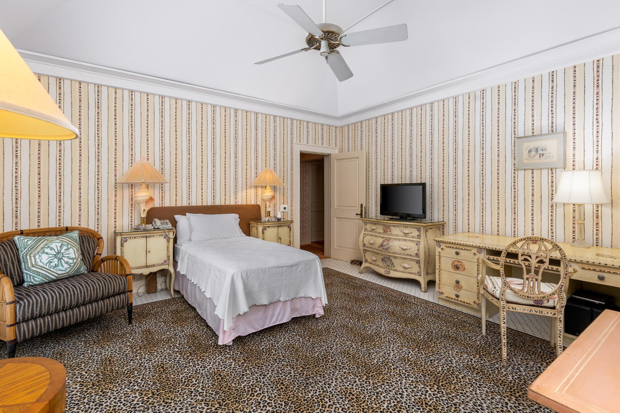 EDGEWATER, LYFORD CAY DR Unit: Oakes