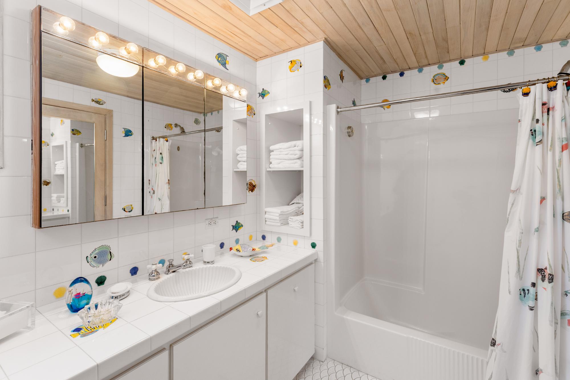 EDGEWATER, LYFORD CAY DR Unit: Oakes