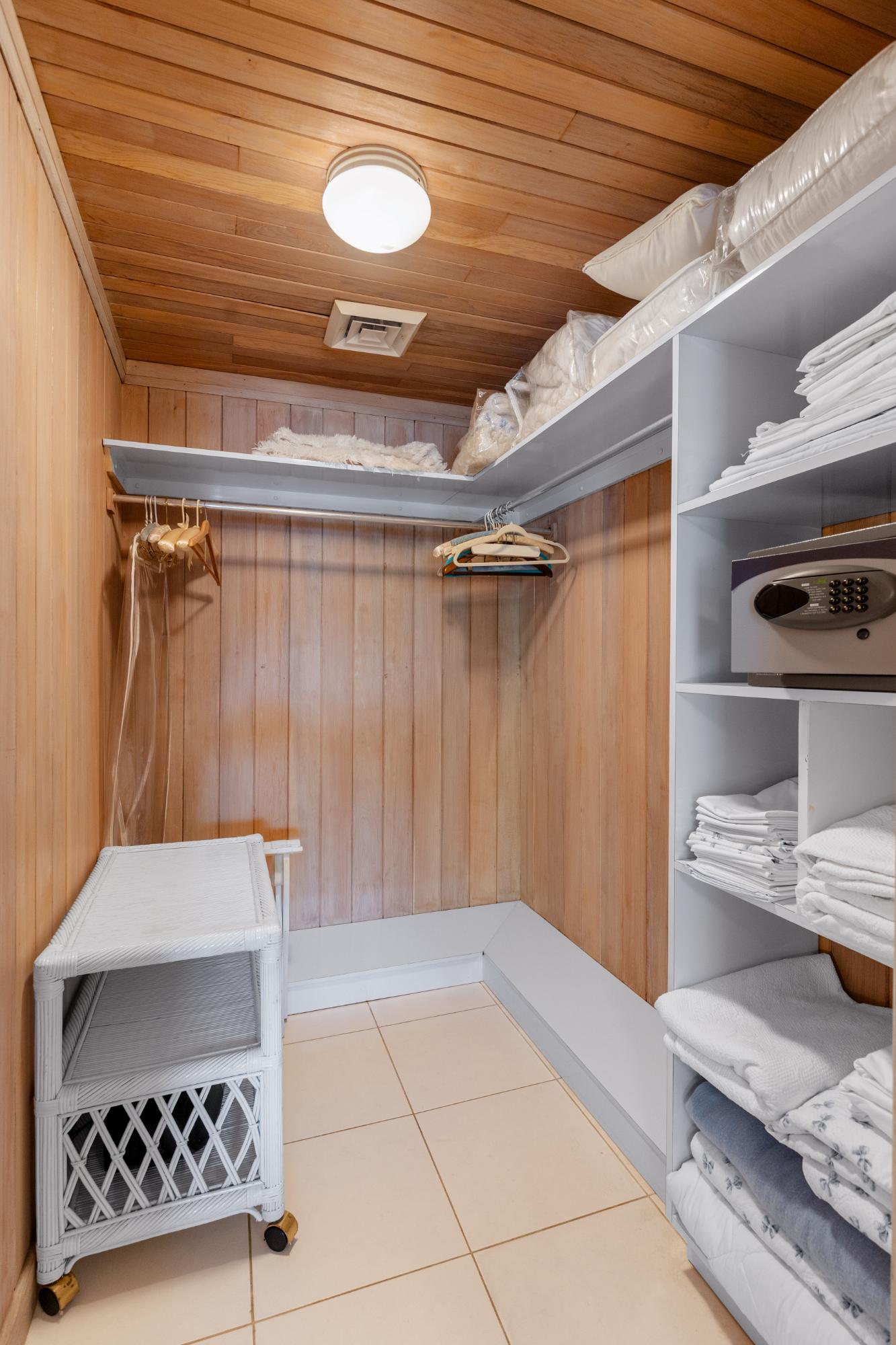 EDGEWATER, LYFORD CAY DR Unit: Oakes