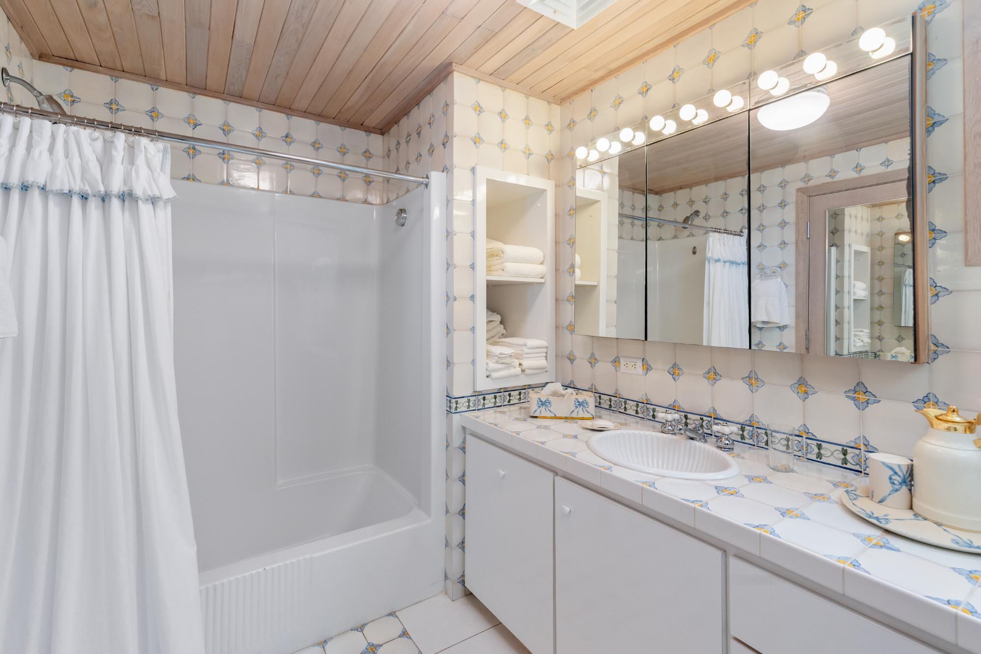 EDGEWATER, LYFORD CAY DR Unit: Oakes