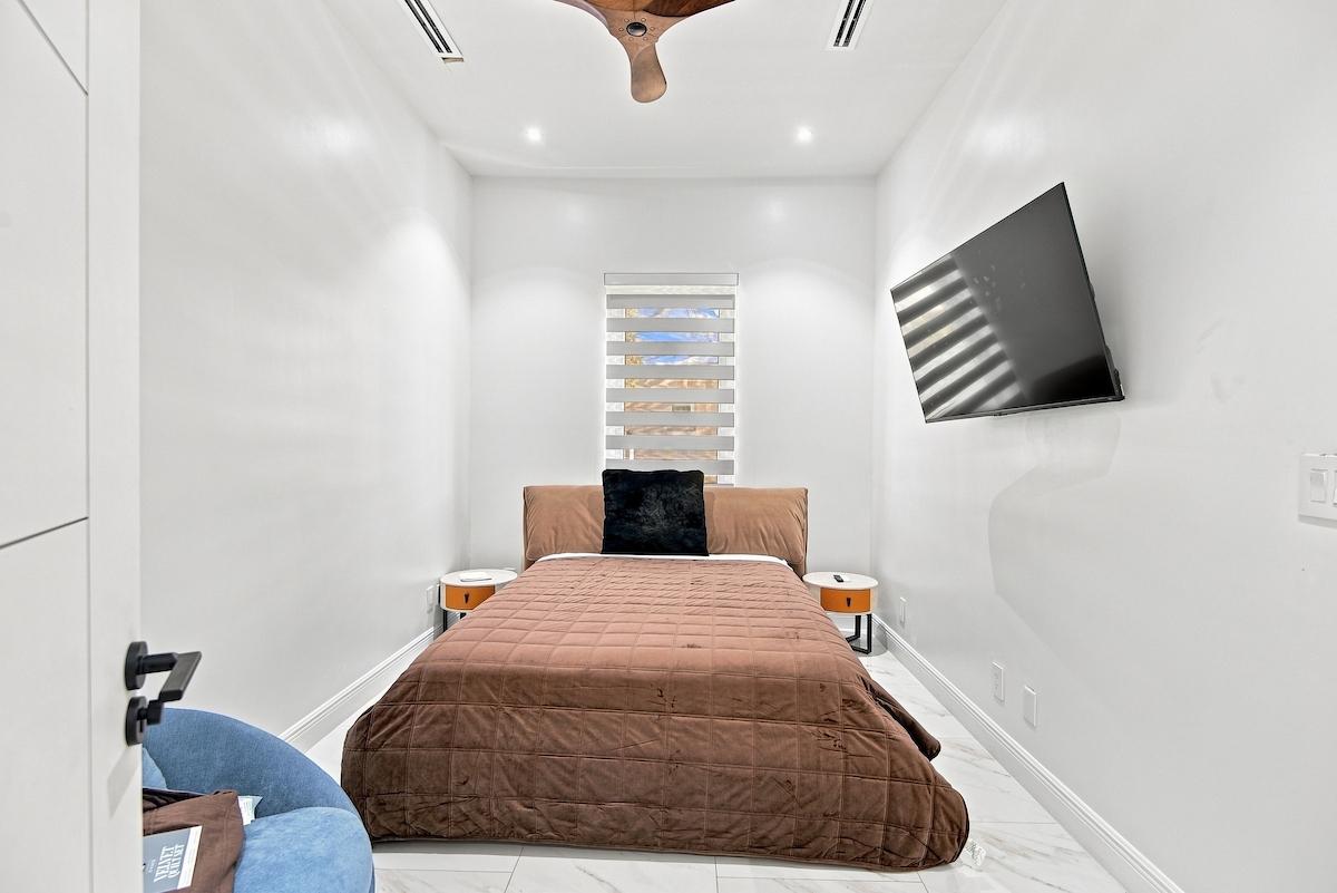 PALM CAY Unit: 77