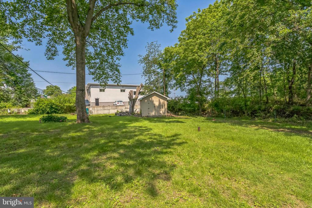 64 Poplar Ave