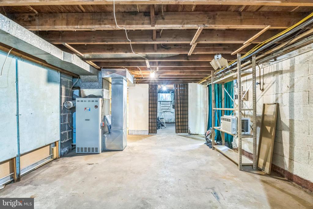 64 Poplar Ave